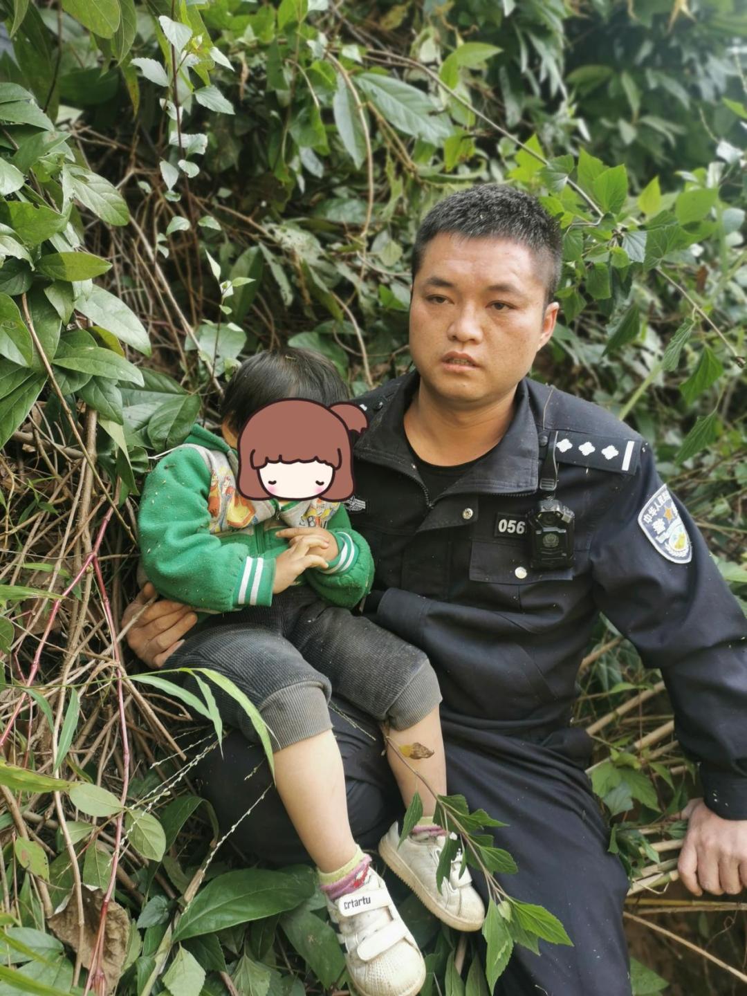 DƬ